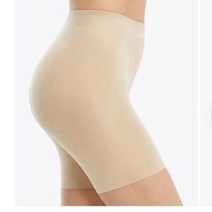 Spanx Suit Your Fancy Booty Booster Mid-Thigh Size Medium